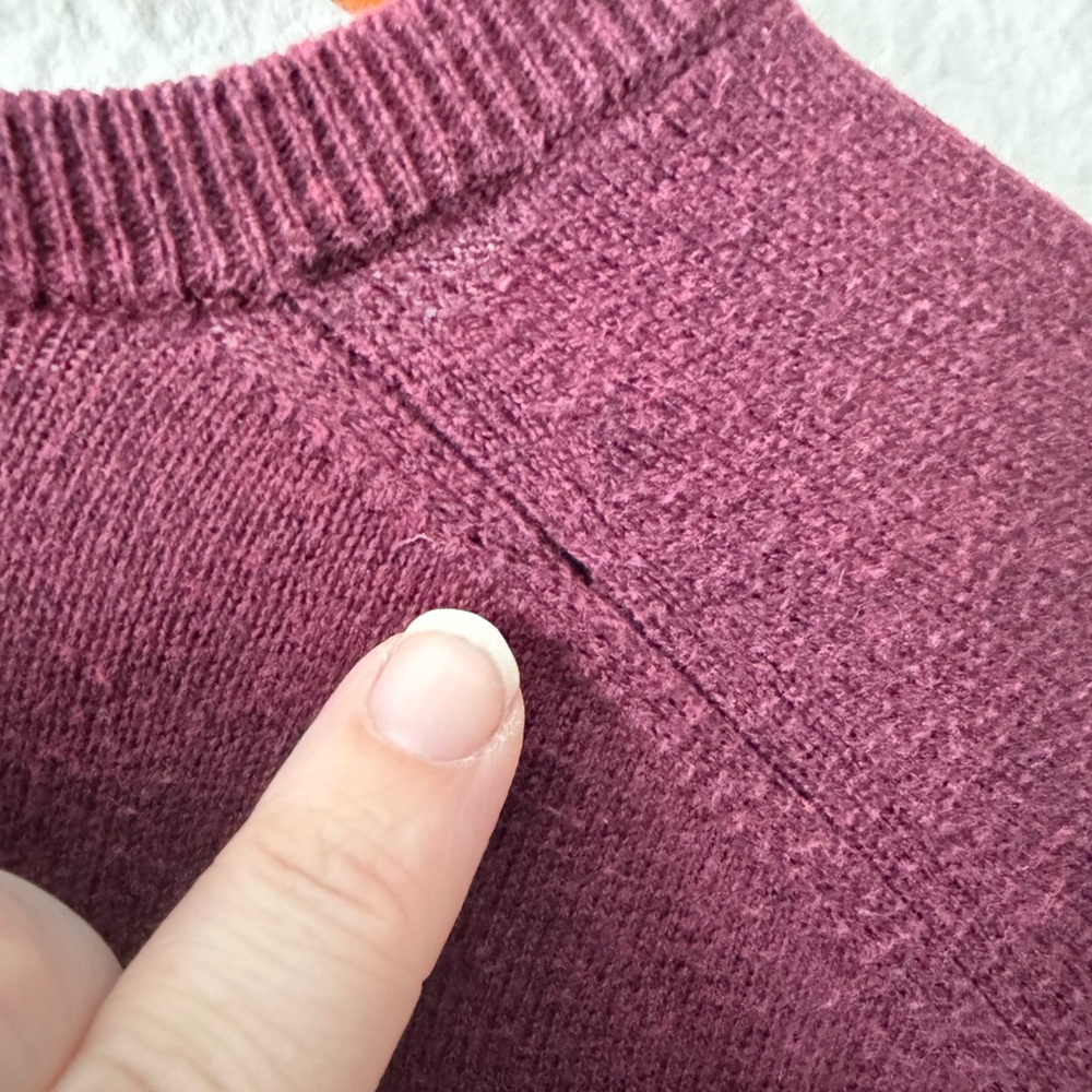 J. Crew Cashmere Cotton Blend V-Neck Sweater in Maroon Men’s Medium - Picture 8 of 10